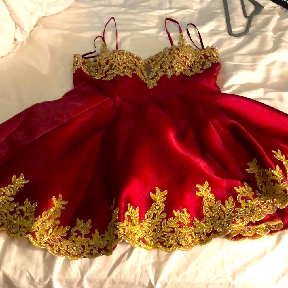 Used Burgundy Couture Neck Sleeveless Short Dress Perfect for Any Occasion 🦋